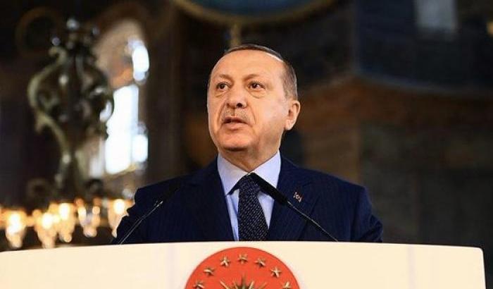 Erdogan, il sovranista islamico, rivendica Santa Sofia moschea: "È un nostro diritto"