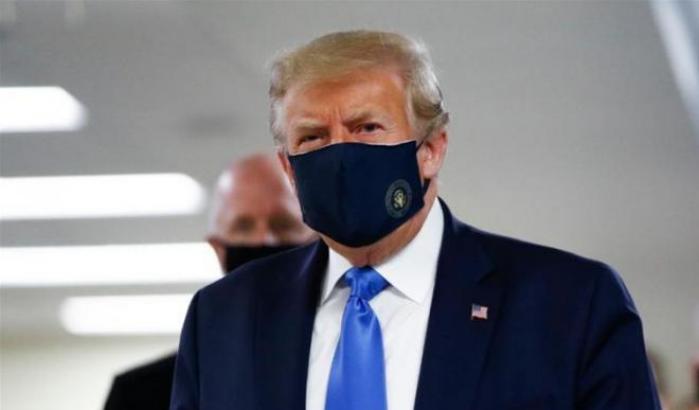 Trump con la mascherina