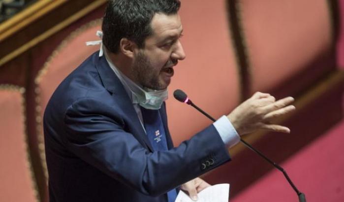 Salvini polemizza sul nulla: "Niente revoca perché o sono incapaci o complici?"