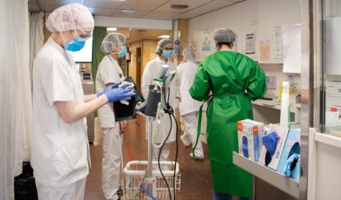 Il Coronavisus dilaga in Calalogna e la Francia pensa di chiudere la frontiera con la Spagna