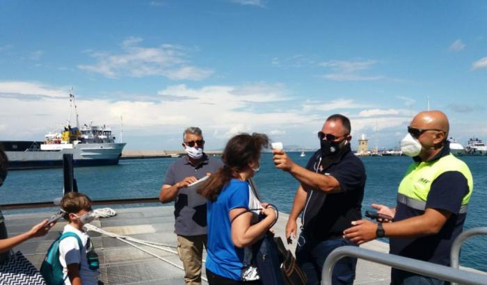 Troppi turisti a Ponza, il sindaco preoccupato vieta lo sbarco se non per motivi di comprovata necessità