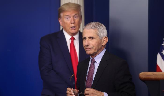 Trump nuovamente contro Fauci: "È allarmista, il Covid scomparirà"
