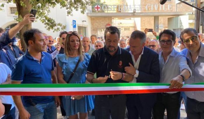 Salvini scorda la moto d'acqua e attacca chi lo contesta: "Figli di papà, si sono fatti le canne"