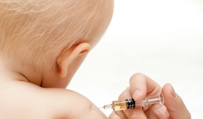 Il Covid fa saltare le vaccinazioni anti morbillo e varicella per 3 milioni di bambini: ora è caos