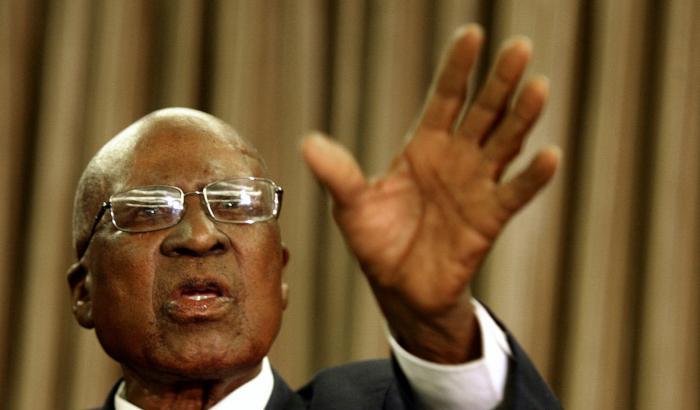 È morto Andrew Mlangeni, l'ultimo rimasto degli attivisti anti-apartheid guidati da Nelson Mandela