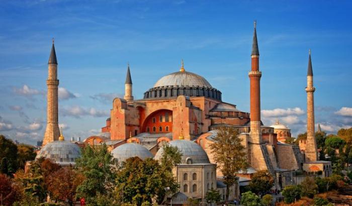 Santa Sofia è di nuovo moschea: oggi la prima preghiera del venerdì