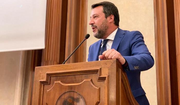 Salvini, il Bolsonaro italiano: sminuisce la gravità del virus e rifiuta le mascherine