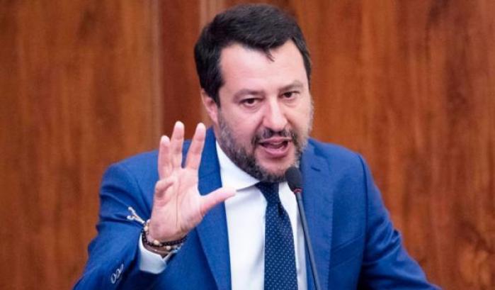Ora Salvini fa il negazionista e diventa pericoloso anche per la salute degli italiani