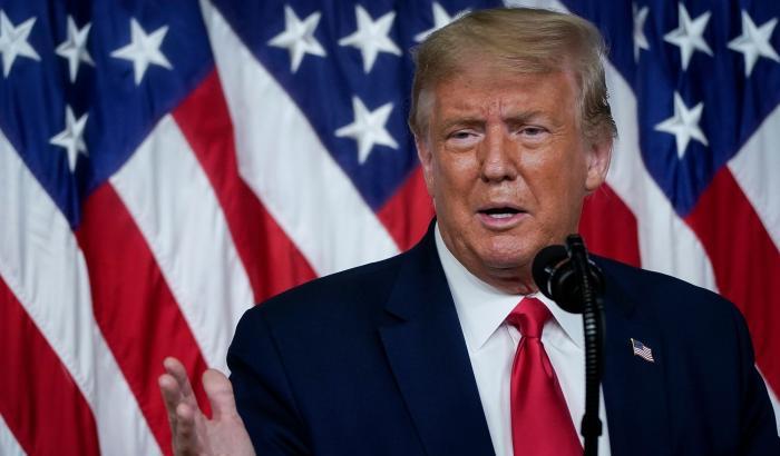 Trump ipotizza il 'golpe' e propone di rimandare le elezioni di novembre: "C'è il rischio di brogli"