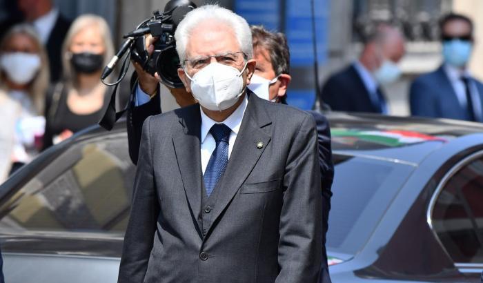 Mattarella, monito a negazionisti e irresponsabili: "La libertà non è il diritto di far ammalare gli altri"