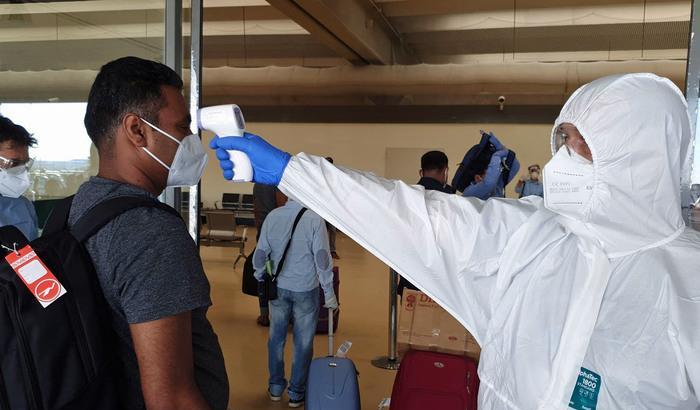 Coronavirus, contagi in calo ma pochi i tamponi effettuati. Lieve aumento delle vittime