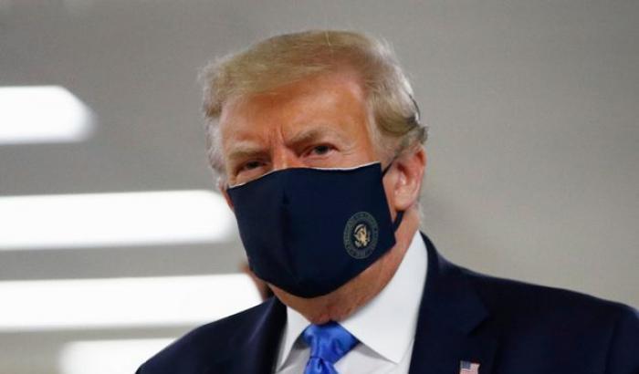 Per Trump "i patrioti indossano la mascherina", ma lui non ha voluto usarla per mesi