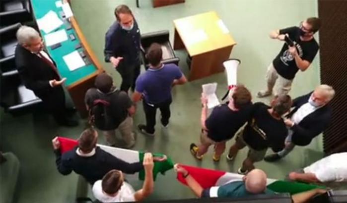 Blitz fascista di Casapound, occupata la Commissione migranti del Friuli-Venezia Giulia