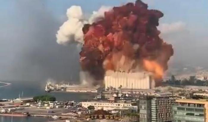 Tremenda esplosione a Beirut, molti i morti, tra i feriti anche due militari italiani