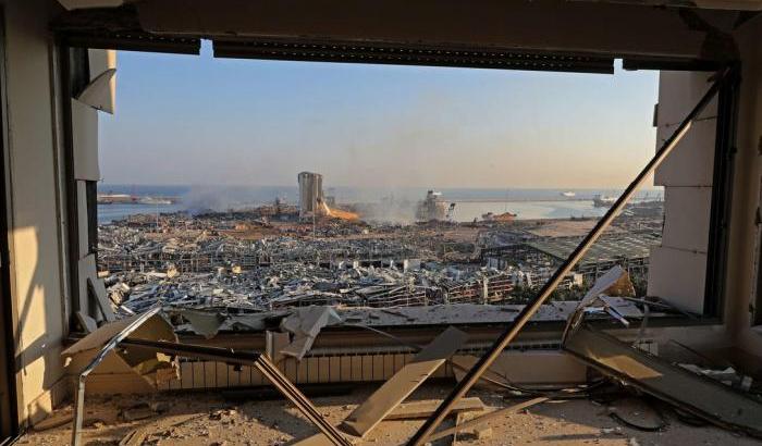 Beirut, l'aria è tossica per l'esplosione, il ministro della Salute: "Chi può, fugga"