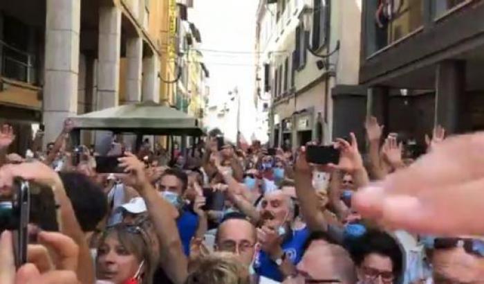 Salvini a Empoli, la solita ammucchiata senza rispettare le norme anti-Covid