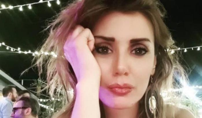 L'ex gieffina Martani racconte le vacanze no-mask in Sardegna: aveva chiesto il bonus di 600 euro