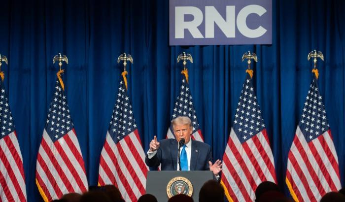 Trump chiude la convention repubblicana terrorizzando il Paese: "Io sono l'America, Joe Biden è la Cina"