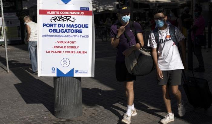 Francia alla mercé del Covid: 20.339 nuovi positivi e 62 decessi