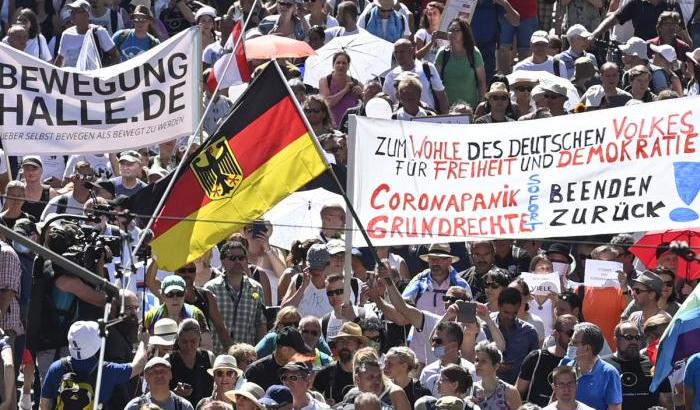 Il governo vieta le manifestazioni dei negazionisti vicino al Bundestag