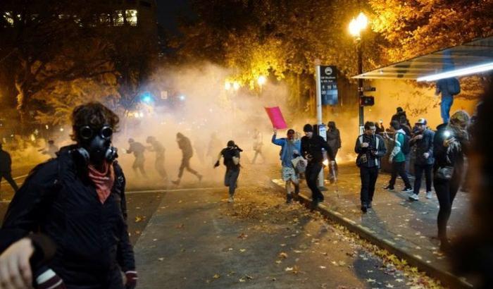 Scontri nella notte a Portland