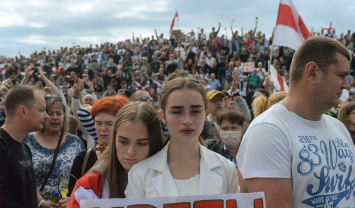 In Bielorussia decine di migliaia in piazza: tensione e arresti