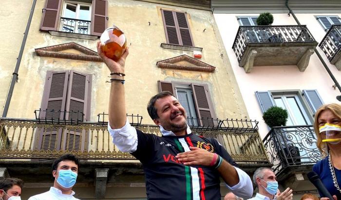 Salvini campione di vittimismo: "Rischio il carcere per aver bloccato gli sbarchi"