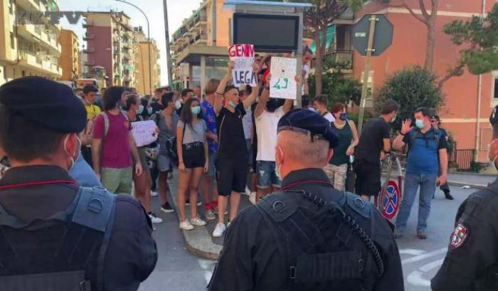 Salvini a Oregina accolto dalle proteste: "Prima i 49 milioni"