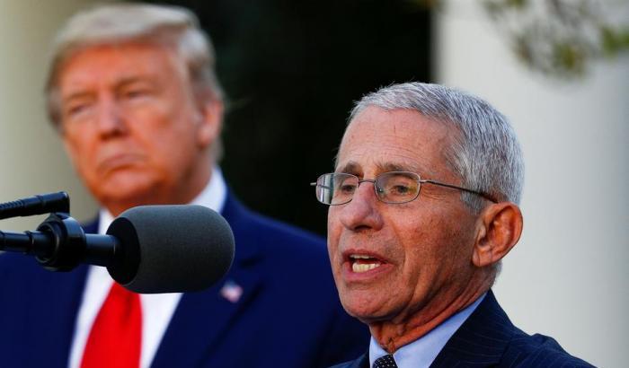 Fauci ribadisce il suo no: "Niente rinvio per la seconda dose di vaccino Pfizer e Moderna,