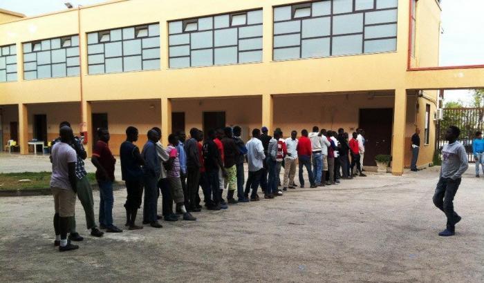 Scappa dal centro di accoglienza: migrante muore investito