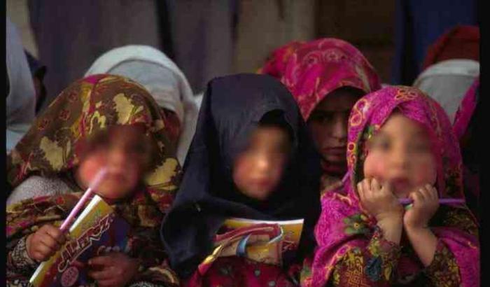 Nuovo orrore in Pakistan: bimba di cinque anni stuprata, uccisa e bruciata, un fermo