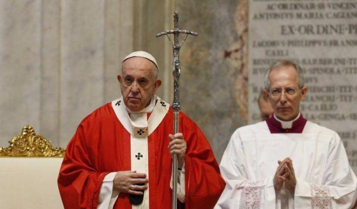 I timori del Papa: "Ci sono troppi interessi di parte sui vaccini"