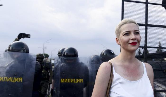 Il padre di Maria Kolesnikova: "È in carcere a Minsk". Uomini mascherati fanno sparire Maxime Znak