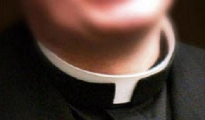 Sesso a pagamento in auto con un minorenne: arrestato un ex parroco