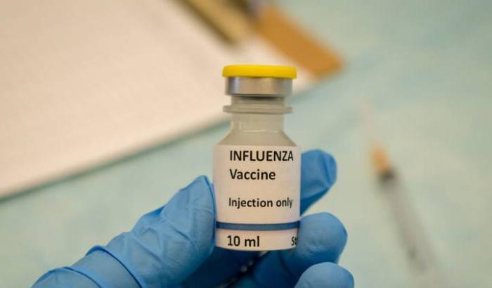 L'allarme di Federfarma: "Non ci sono abbastanza dosi di vaccino antinfluenzale"