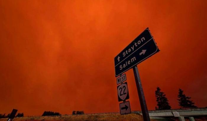 Incendi fuori controllo negli Usa, oltre 500.000 sfollati in Oregon