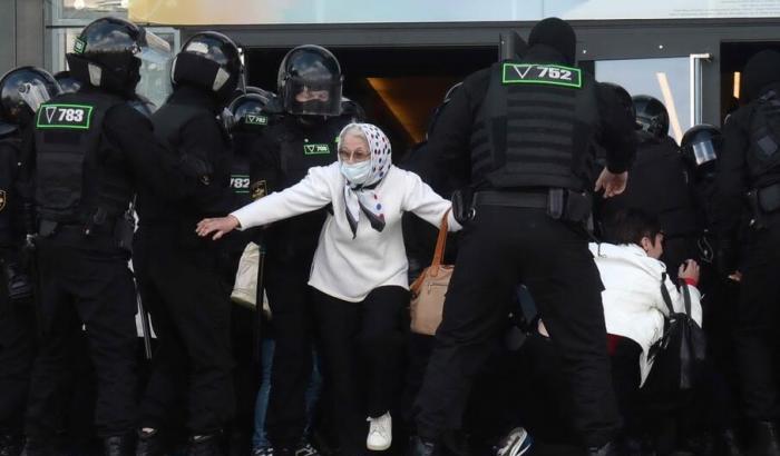 La vergogna della Bielorussia in Europa: 774 arresti di dissidenti nelle proteste di domenica