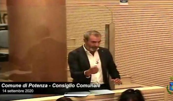 L'oscurantismo del consigliere di Fratelli d'Italia: "Diciamolo chiaramente, l'omosessualità è contronatura"