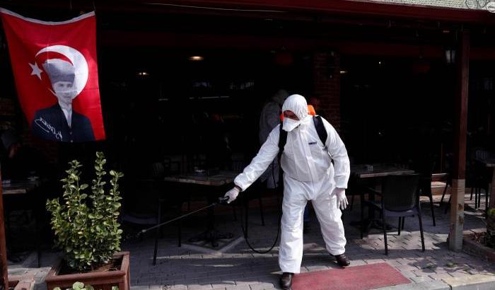 Anche in Turchia il Covid torna a colpire: 63 morti e 1716 nuovi casi in un giorno