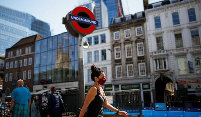 Nel Regno Unito 3105 nuovi casi di Covid in un giorno e aumentano i malati in terapia intensiva