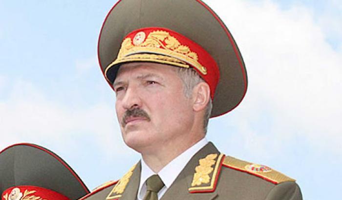 Lukashenko chiude i confini con la Ue, l'Ucraina annuncia manovre militari