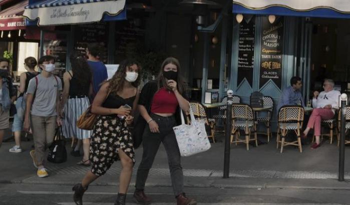 La seconda ondata Covid colpisce la Francia: 13.498 e 26 morti in un giorno