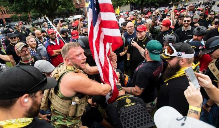 Tensione a Portland: convocato il raduno dei fascisti 'trumpiani' dei Proud Boys