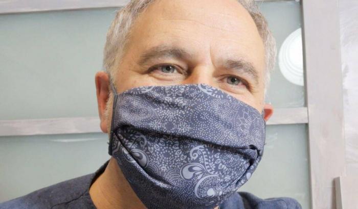 La mascherina va usata perché riduce del 77% il rischio di contagio