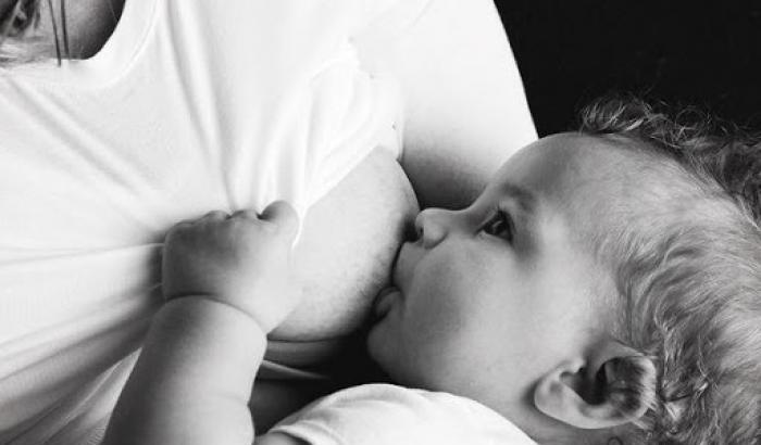 Lo studio italiano assicura: l'allattamento non trasmette il Covid al bambino