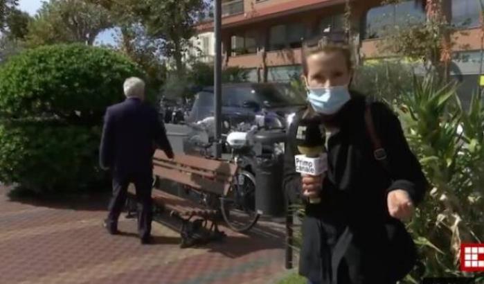 Intervistato sulla sicurezza, il sindaco di Ventimiglia viene derubato in diretta tv