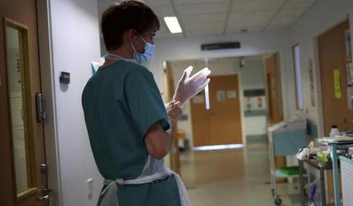 Nel Regno Unito la pandemia colpisce ancora: 7.108 nuovi positivi e 72 morti