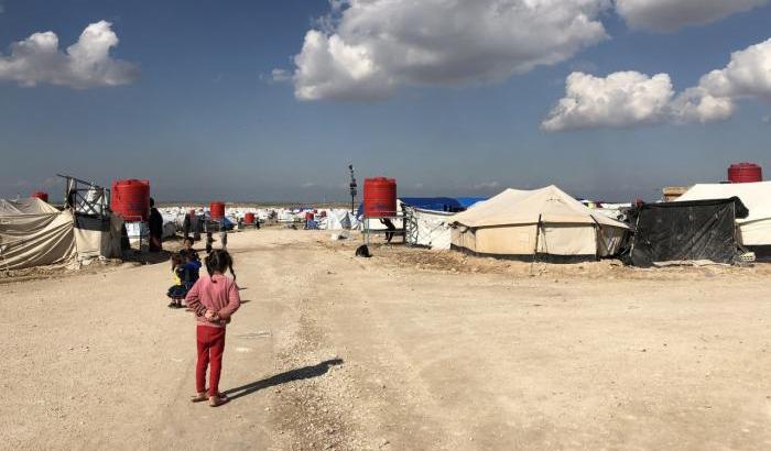I curdo-siriani vogliono liberare 20.000 profughi da un campo di parenti di jihadisti dell'Isis