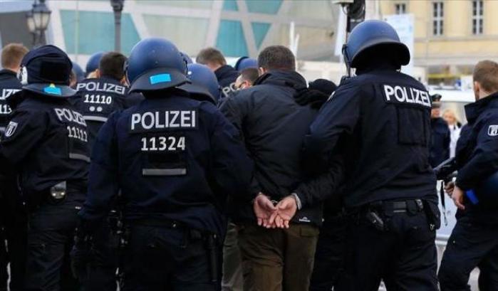 Il rapporto: nelle forze di polizia e negli 007 tedeschi quasi 400 estremisti di destra