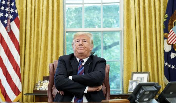 Trump strepita ancora contro twitter: "Falsifica i trend topic perch&eacute; discrimina i conservatori"